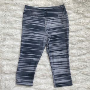 Nike | Striped Cropped Leggings